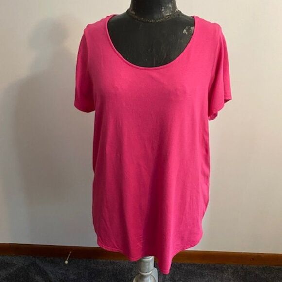 Tahari Pink scoop neck shirt, size 1X - Picture 1 of 5